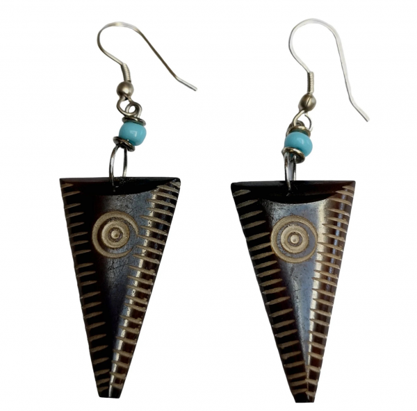 Handcrafted cow bone bead, triangle shape, brown with engraved pattern and a turquoise Maasai bead